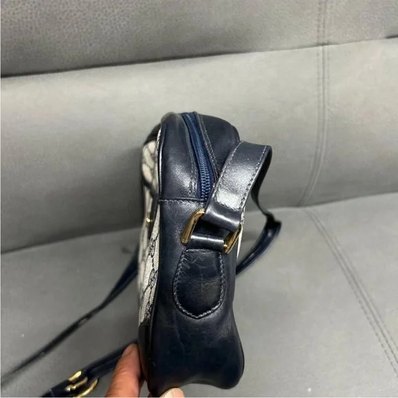 Gucci Black and Cream Crossbody Bag - Picture 9 of 10